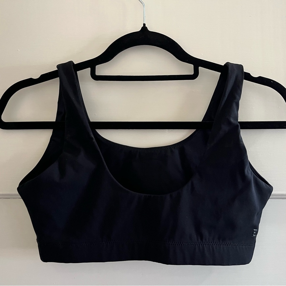 Everlane Perform Bra Size S in Black